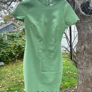 Scallop cut dress with sleeves